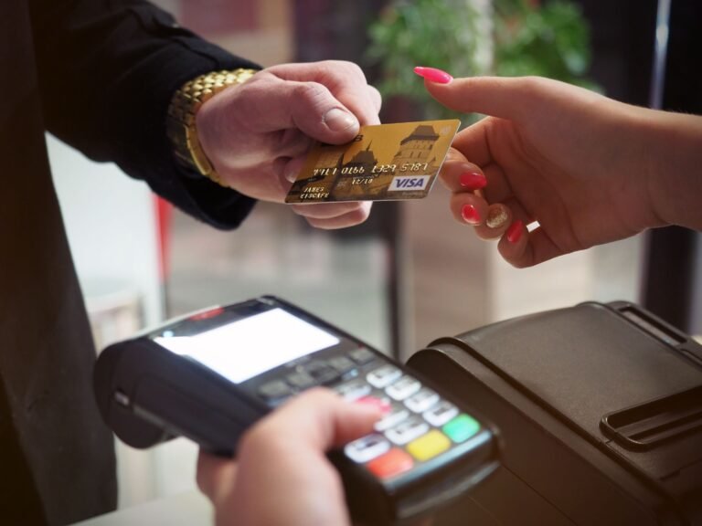 diferencia cupo deuda saldo disponible tarjeta crédito explicad